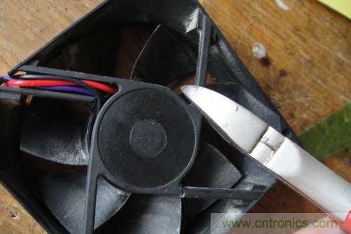 想減少電費嗎？DIY一個迷你風(fēng)力發(fā)電機吧