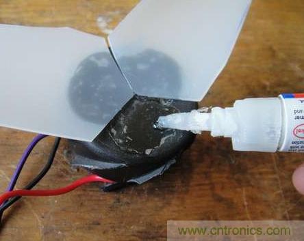 想減少電費嗎？DIY一個迷你風(fēng)力發(fā)電機吧
