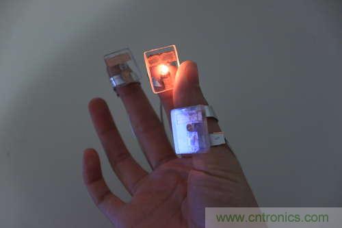 LED多點(diǎn)觸控手套DIY：把各部分焊接起來(lái)，測(cè)試