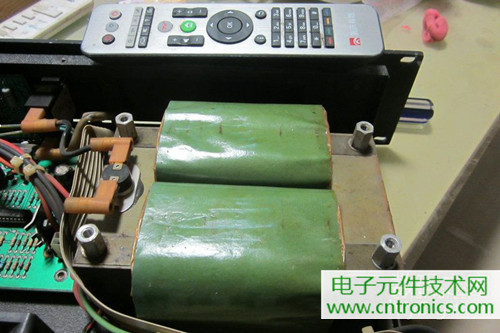 用料很給力！專業(yè)后級(jí)功放美國(guó)高峰FA1201拆解