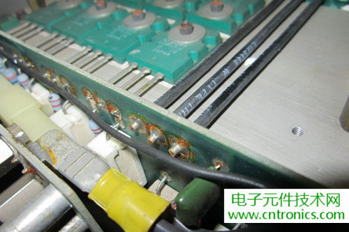用料很給力！專業(yè)后級(jí)功放美國(guó)高峰FA1201拆解
