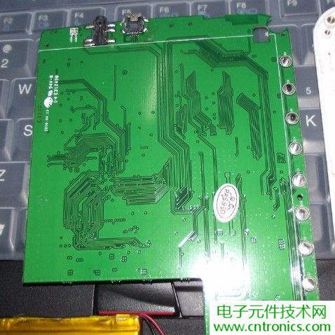 探秘電子紙！一款電紙書的電子墨水屏拆解