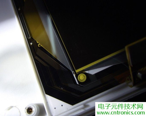 探秘電子紙！一款電紙書的電子墨水屏拆解