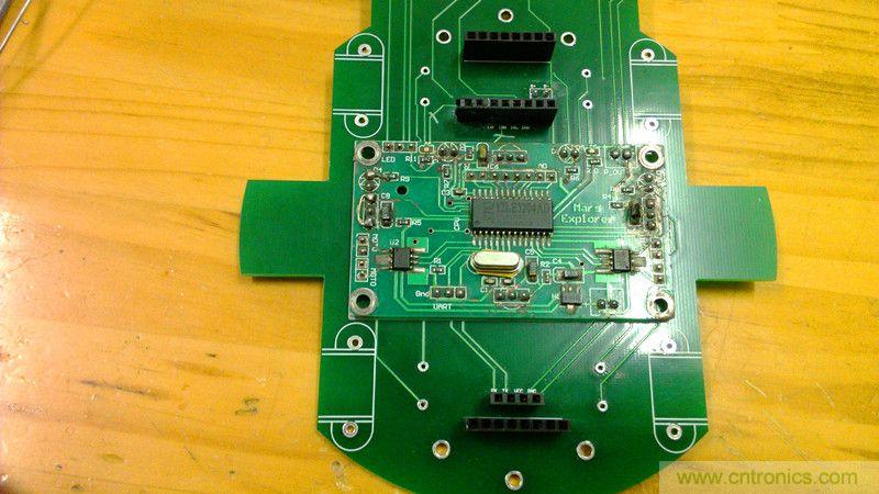 牛人力作！PCB版藍牙智能小車DIY