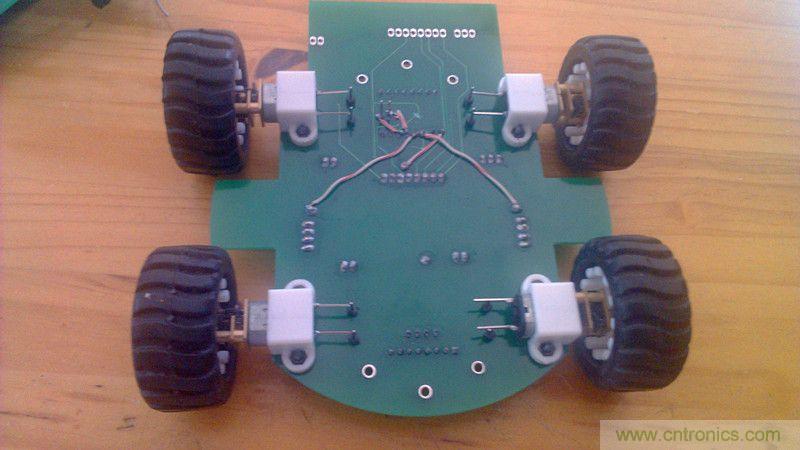 牛人力作！PCB版藍牙智能小車DIY
