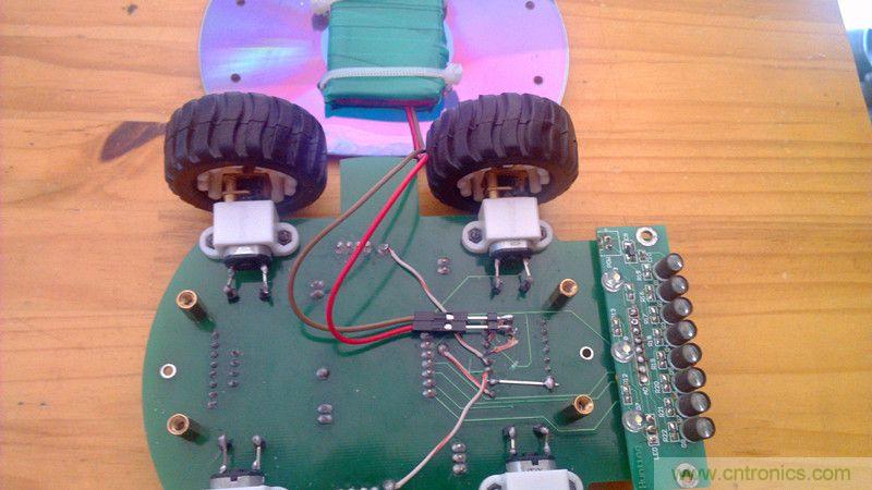 牛人力作！PCB版藍牙智能小車DIY