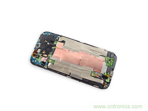牛人強拆！新HTC One(M8)真機精密做工難修理