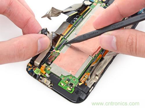 牛人強拆！新HTC One(M8)真機精密做工難修理