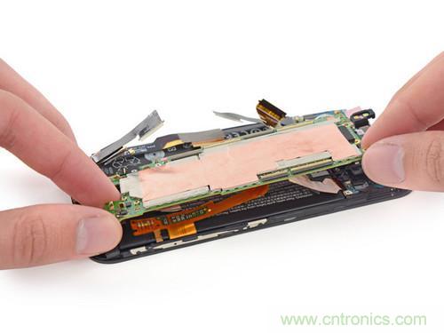 牛人強拆！新HTC One(M8)真機精密做工難修理