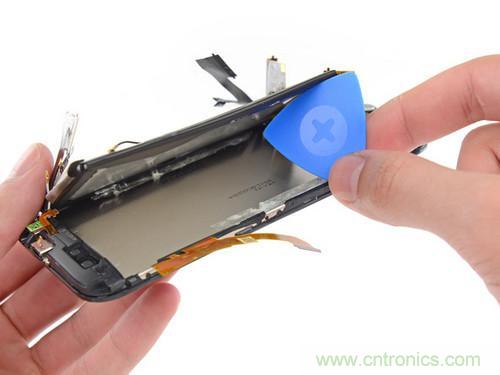 牛人強拆！新HTC One(M8)真機精密做工難修理