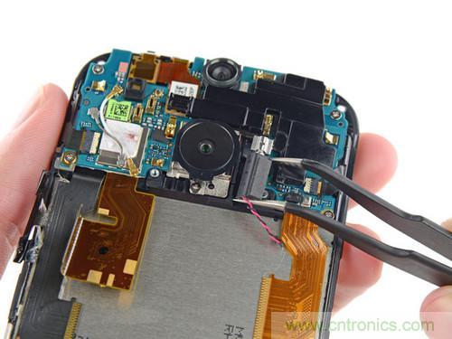 牛人強拆！新HTC One(M8)真機精密做工難修理