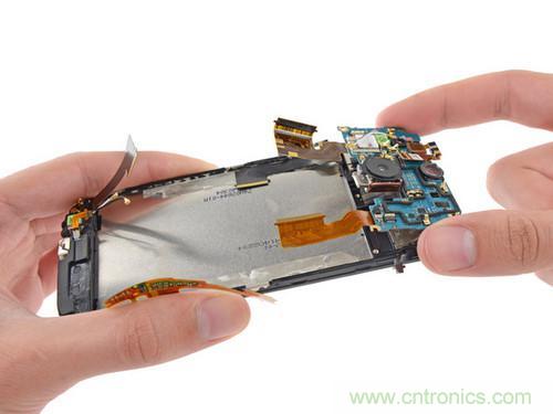 牛人強拆！新HTC One(M8)真機精密做工難修理