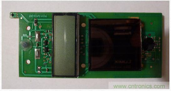 圖5：移開電池后的PCB另一面。