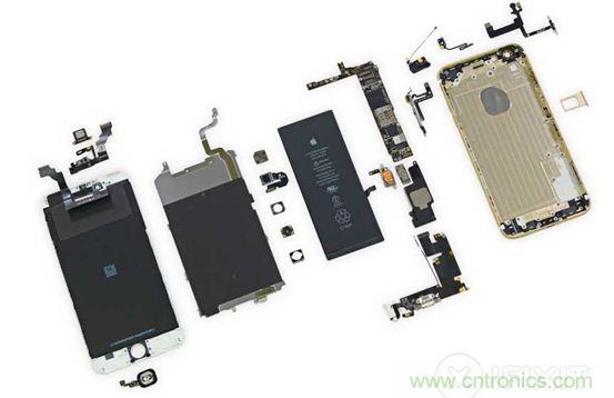 iPhone 6 Plus完全拆卸后可以看到，該產(chǎn)品在較小的空間容納了大量硬件。（來源：iFixit）