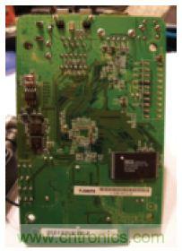 圖3：WPS54G打印服務器電路板背面。