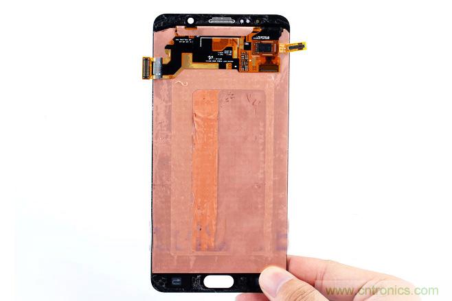Galaxy Note5拆解，與S系列差距日漸模糊