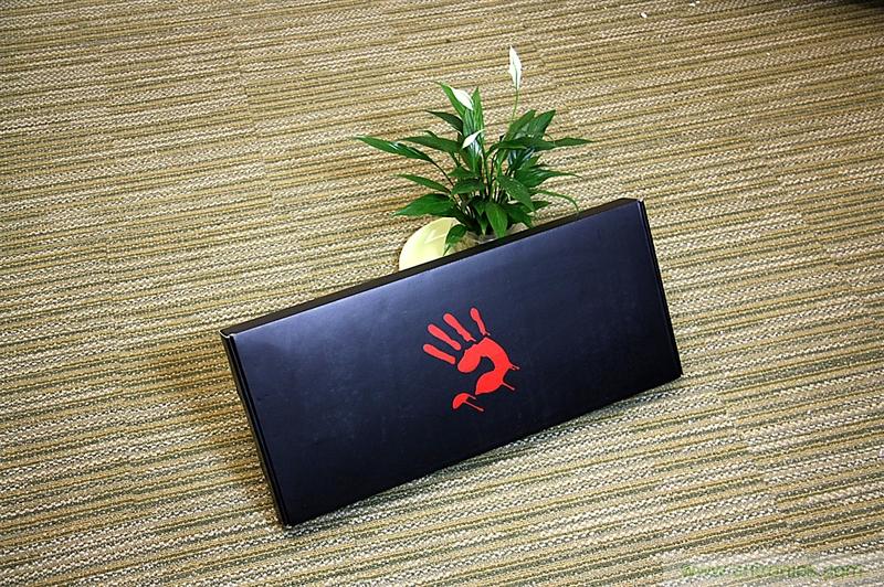 曾經(jīng)的網(wǎng)吧統(tǒng)治者—雙飛燕血手幽靈機(jī)械鍵盤(pán)，真世界最快？