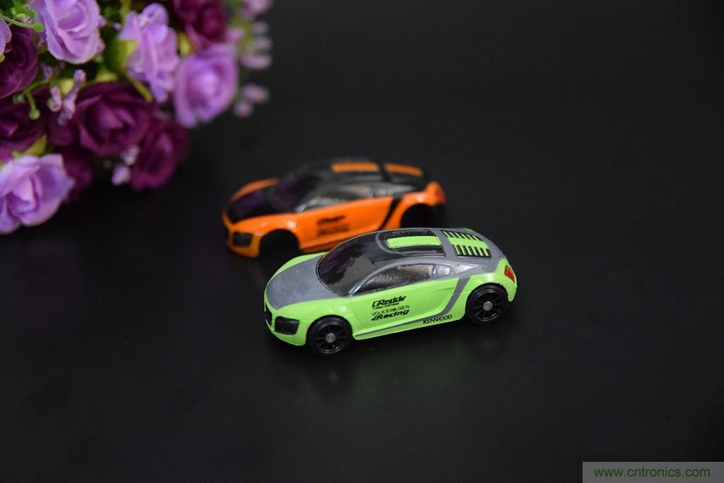 虛擬與現(xiàn)實(shí)相結(jié)合的飛車游戲，讓你體驗(yàn)速度與激情的碰撞！