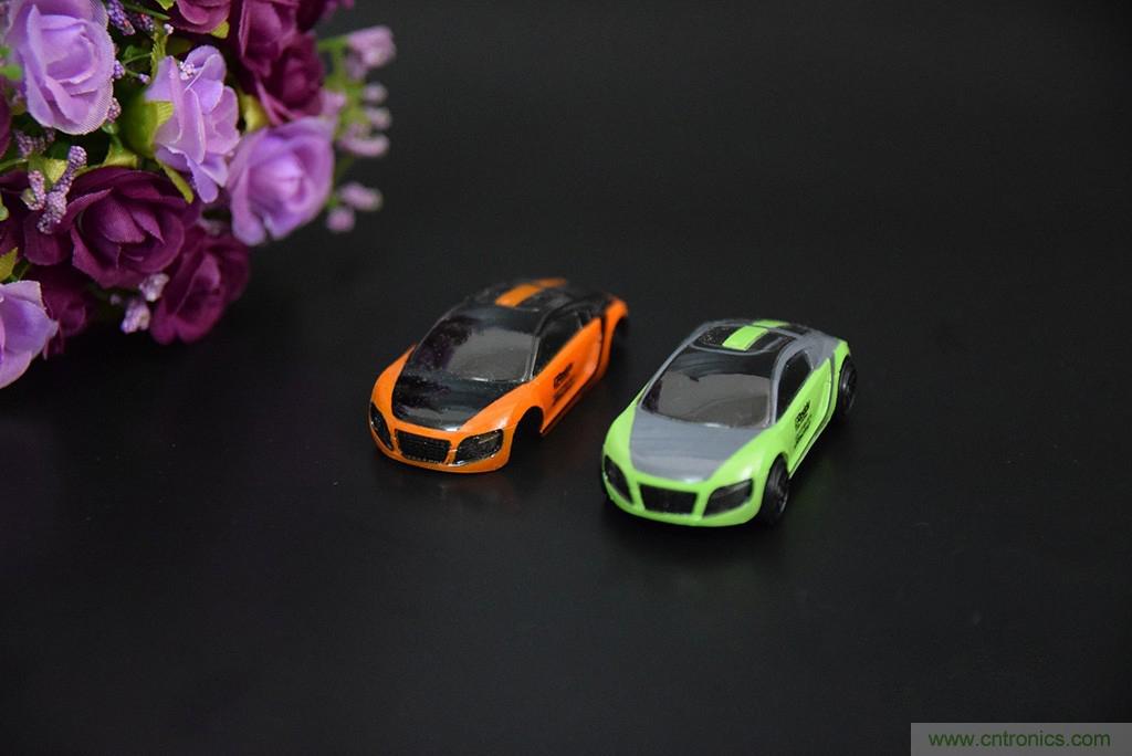 虛擬與現(xiàn)實(shí)相結(jié)合的飛車游戲，讓你體驗(yàn)速度與激情的碰撞！
