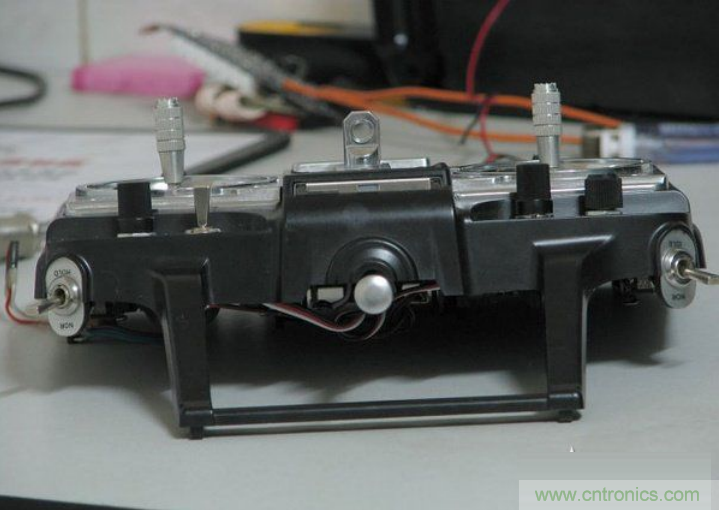 無人機(jī) DIY 制作全過程，酷得不要不要的！