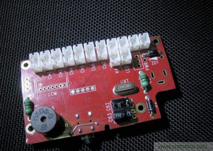 無人機(jī) DIY 制作全過程，酷得不要不要的！