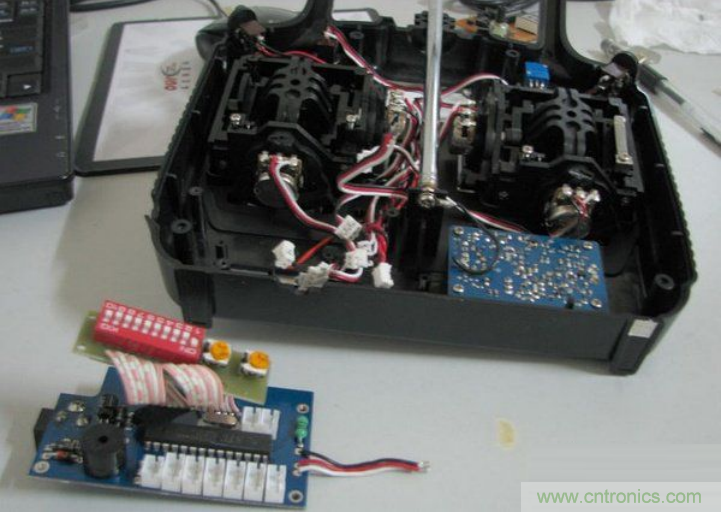 無人機(jī) DIY 制作全過程，酷得不要不要的！