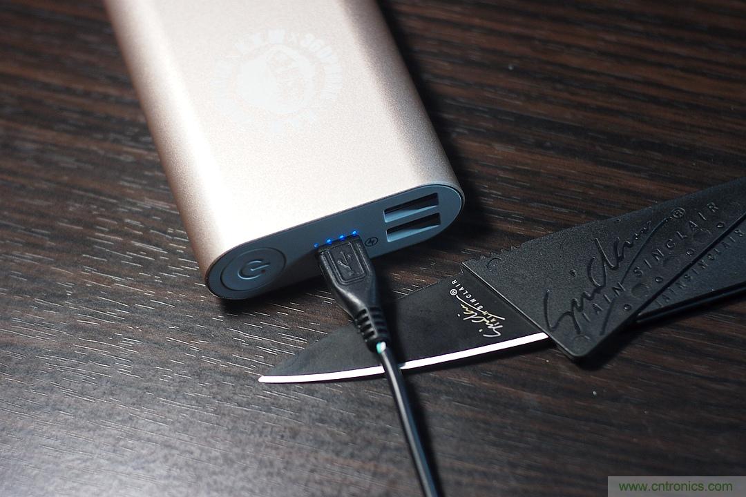 移動電源也玩雙引擎？快到你想象不到