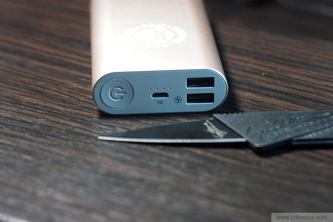 移動電源也玩雙引擎？快到你想象不到