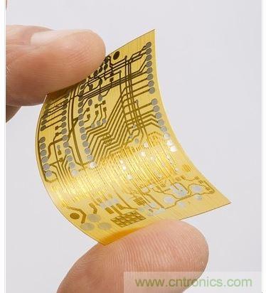 這款PCB是由納米尺寸的3D打印機的。