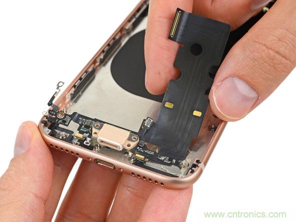 iPhone 8首拆：無線充電版本的iPhone 7？