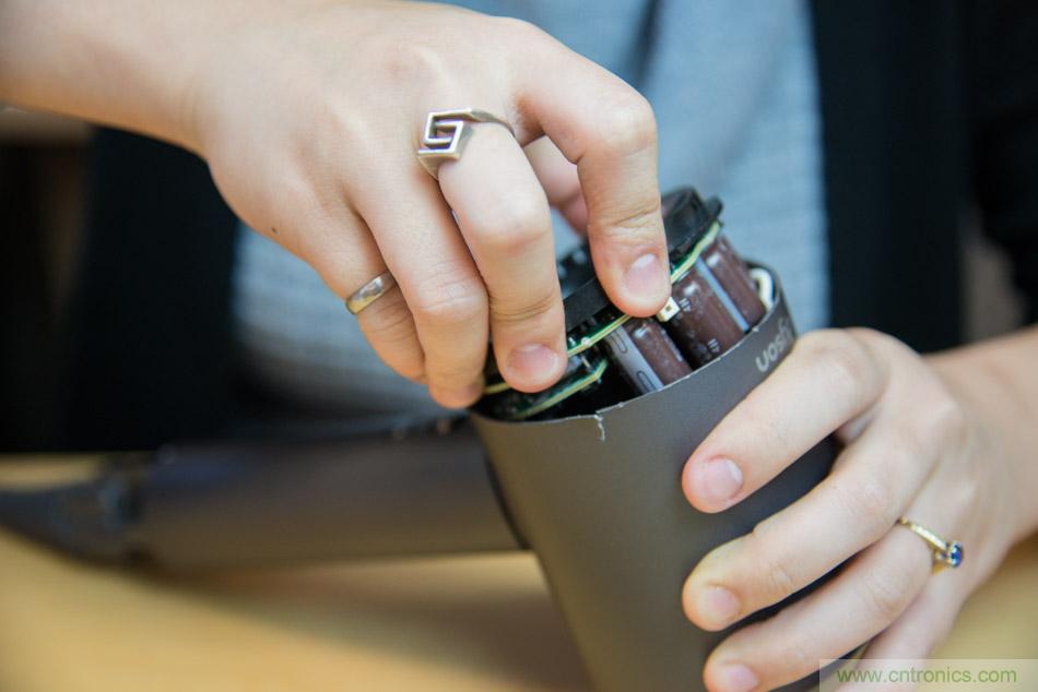 拆解戴森吹風機：近三千元的價格貴在哪？