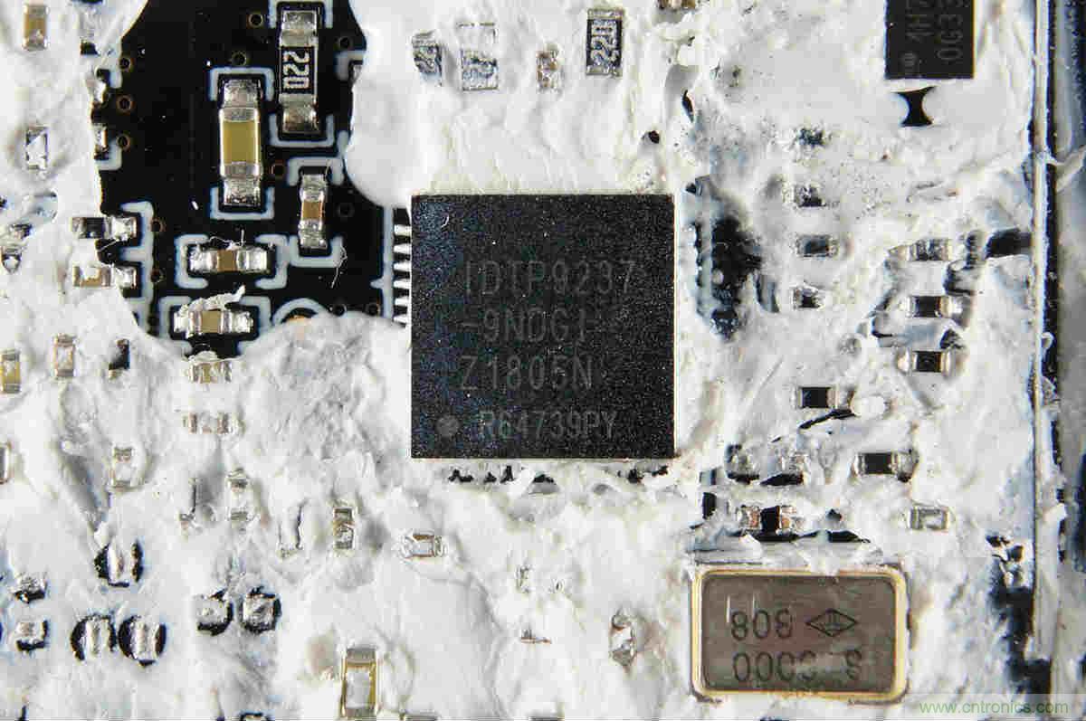 拆解對(duì)比：系出同門，小米、紫米無線充電器的差別有多大？