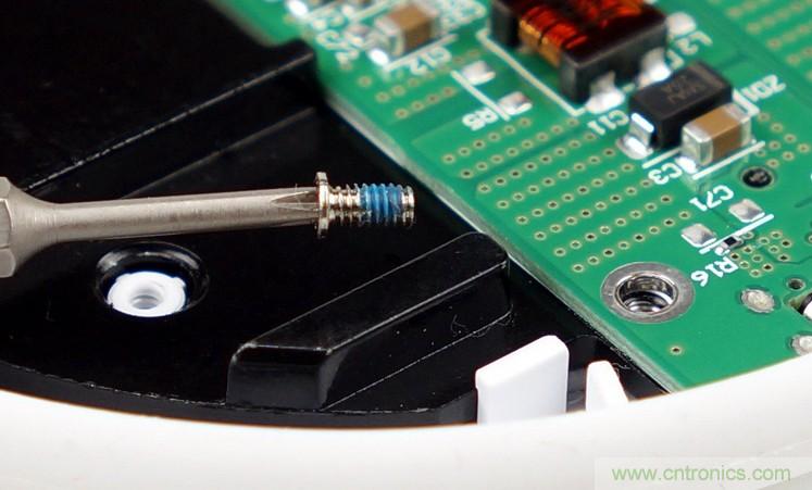 拆解對(duì)比：系出同門，小米、紫米無線充電器的差別有多大？