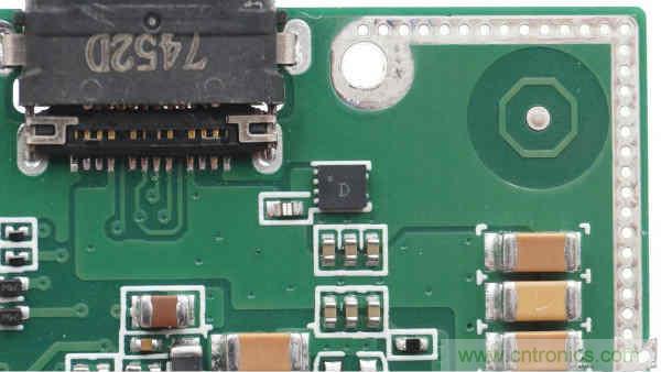 拆解華為保時捷設計快充無線充電器：憑啥能賣699？
