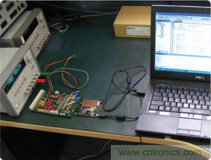 ADuC7026提供可編程電壓，用于評估多電源系統(tǒng)