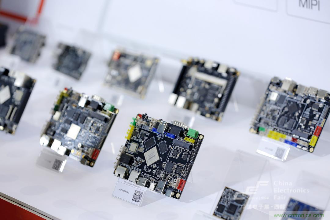 新西部、新重構(gòu)、新機(jī)遇”—2020中國(guó)（西部）電子信息博覽會(huì)開(kāi)幕峰會(huì)在成都成功舉辦