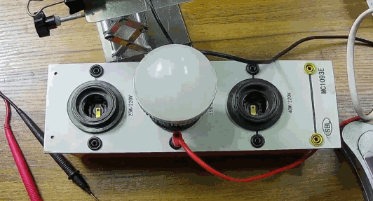 電燈泡內(nèi)通有交流電，為什么看不到燈泡在閃爍？